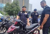 Muhammad Kifli (kiri) ketika sidang akhbar Op Ekstrem di Pejabat JPJ Kuala Lumpur pada Selasa.