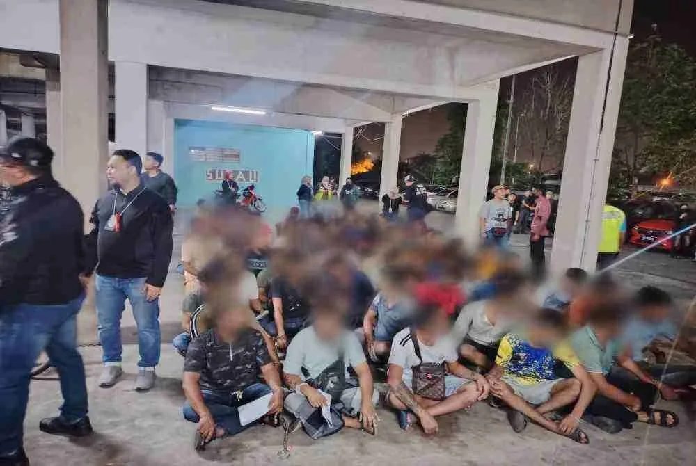 Antara warga asing yang ditahan JIM dalam Op Sasar di Aprtment Suteramas di Kajang pada Selasa.
