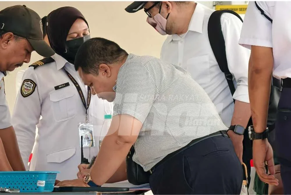 Muhamad Shazali ketika hadir ke Mahkamah Sesyen untuk pertuduhan pada Rabu.