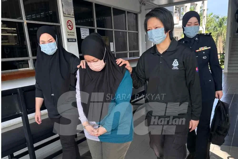 Seorang nenek didakwa di Mahkamah Majistret disini pada Rabu atas pertuduhan membunuh cucu tiri berusia 16 bulan hujung bulan lalu.