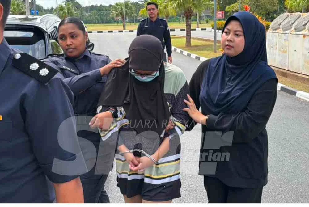 Tertuduh di bawa keluar dari Mahkamah Sesyen Alor Setar pada Rabu.