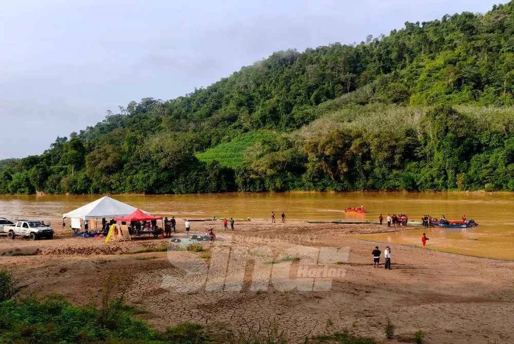 Operasi mencari dan menyelamat Mohd Rayyan Hakimi masih diteruskan oleh anggota bomba.
Foto: SINAR HARIAN/HAZELEN LIANA KAMARUDIN