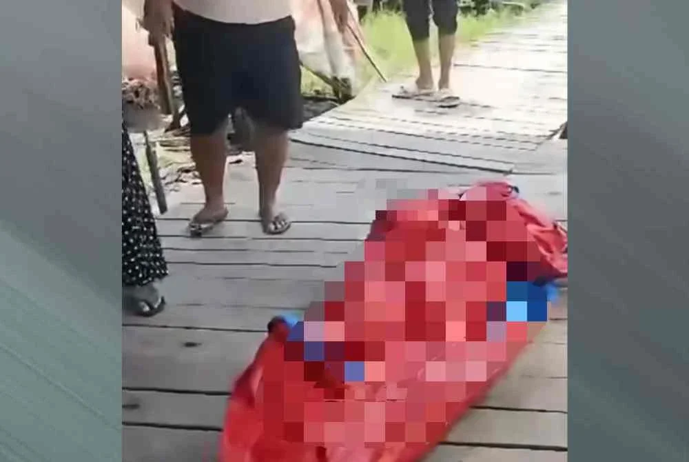 Bomba menerima panggilan kecemasan pada 11.26 pagi sebelum lima anggota dari Balai Bomba dan Penyelamat Batu Niah tiba di lokasi kira-kira 30 minit kemudian.