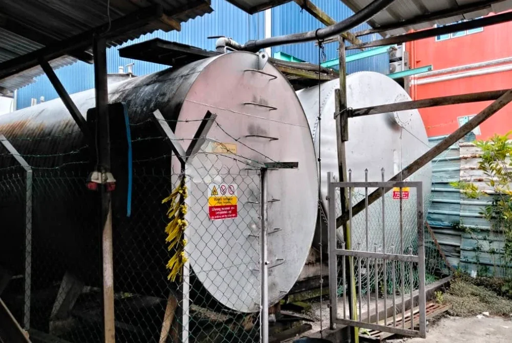 KPDN menyita 32,760 liter diesel, sebuah lori tangki 52 tan serta beberapa dokumen berkaitan untuk siasatan lanjut.