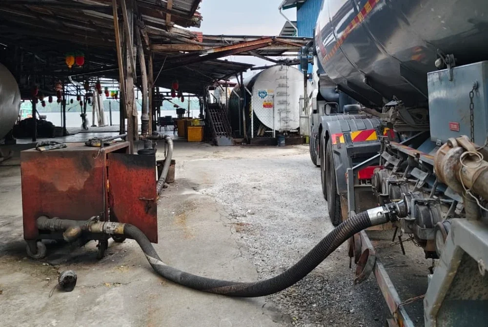 Premis terbabit dipercayai menerima bekalan diesel bersubsidi sebanyak 32,760 liter menggunakan sebuah lori tangki berkapasiti 52 tan.
