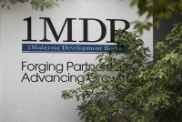 Mahkamah Rayuan hari ini membenarkan rayuan firma guamanUK, White & Case LLP, terhadap keputusan Mahkamah Tinggi yang membenarkan saman difailkan 1MDB berhubung dakwaan penipuan, didengar di Malaysia.