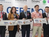 Ka Siong (tengah) memotong riben sebagai gimik perasmian pembukaan IPMEX Malaysia & Sign Malaysia 2026 di MITEC pada Rabu.