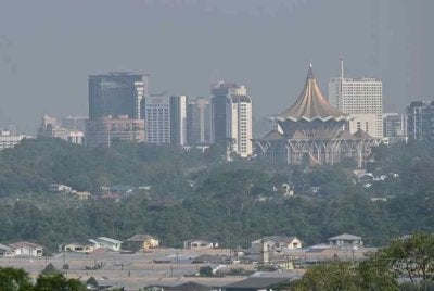 Sembilan kawasan di Sarawak rekod bacaan IPU pada tahap tidak sihat akibat jerebu rentas sempadan. Foto hiasan 