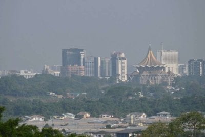 Orang ramai disaran mengurangkan berada di luar bangunan serta menggunakan pelitup muka yang sesuai sekiranya perlu berada di luar. Gambar hiasan