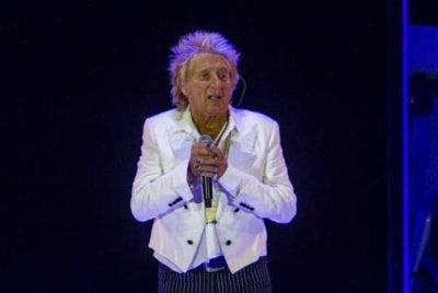 Rod Stewart membatalkan baki konsert jelajah AS bagi tahun 2026 selepas menjalani pembedahan jantung - Foto: AFP