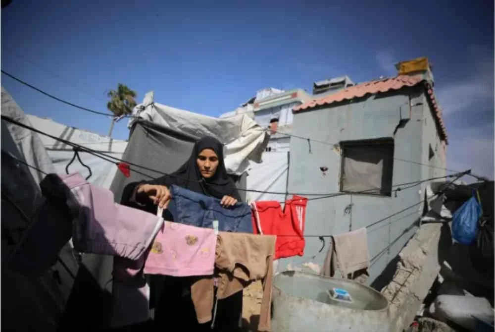 Mona antara ramai wanita di Gaza yang kehilangan suami akibat perang Israel di wilayah itu. Foto Al Jazeera