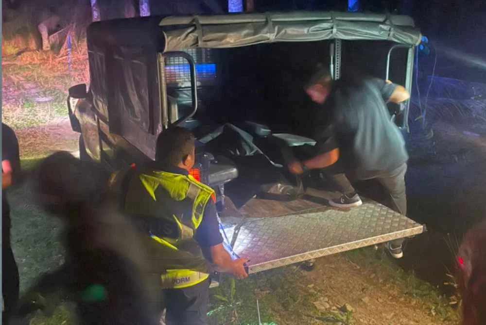 Seorang remaja ditemui lemas ketika mandi di sebuah sungai berhampiran Masjid Ulu Pulai, Kampung Ulu Pulai, Gelang Patah, Iskandar Puteri.- Foto JBPM
