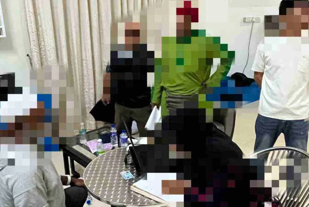 Ketika disoal siasat, wanita terbabit memberi alasan datang ke rumah sewa pasangannya untuk membantu urusan kerja dalam komputer lelaki berkenaan.