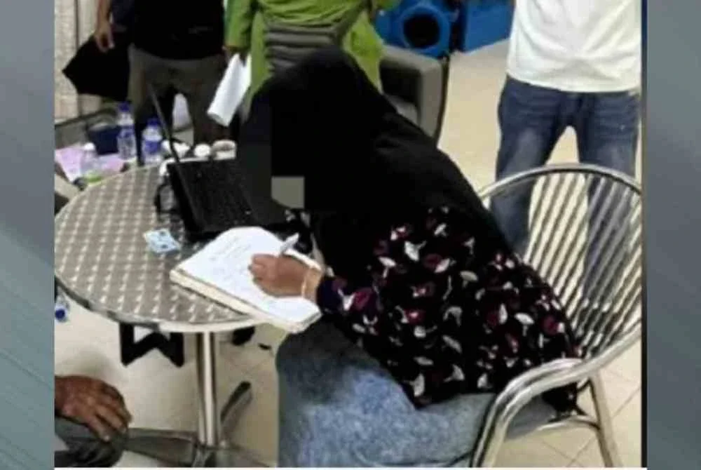 Difahamkan, pasangan itu hanya berkomunikasi menggunakan aplikasi alih bahasa melalui telefon pintar kerana lelaki warga China terbabit tidak mahir berbahasa Inggeris.