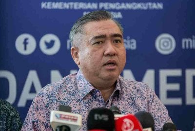 Menteri Pengangkutan Anthony Loke ketika sidang media selepas Majlis Perhimpunan Bulanan dan Majlis Pelancaran Bulan Kebangsaan di Kementerian Pengangkutan hari ini.Foto Bernama.