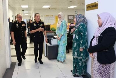 Abd Halim ketika Majlis Penyampaian Amanat Ketua Pesuruhjaya SPRM Bersama Pegawai Kanan SPRM Sarawak di Kompleks Pejabat SPRM Sarawak pada Khamis.