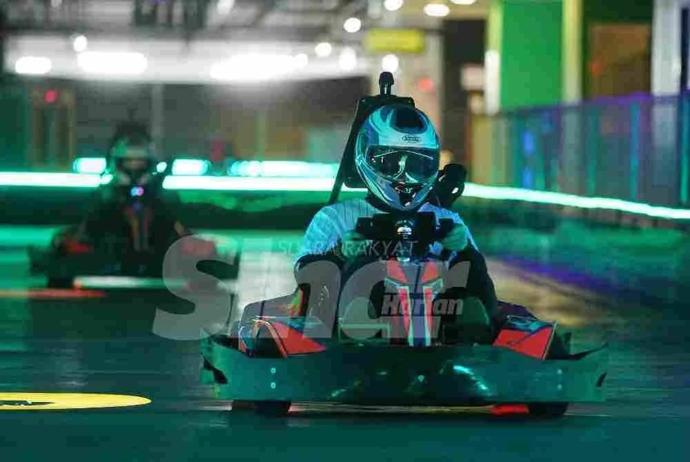 'Flash-badger' yang sesuai buat golongan dewasa menawarkan lebih banyak aksi dan persaingan pantas di atas litar 'cyber neon'. FOTO SINAR HARIAN/ ROSLI TALIB