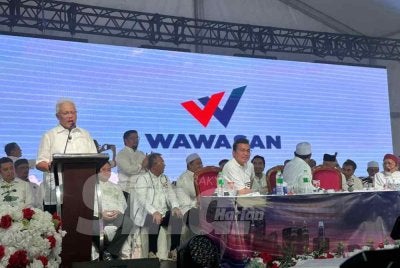 Hamzah ketika mengumumkan Parti Wawasan Negara dalam satu majlis di Tanah Merah, Kelantan pada Jun lalu. 