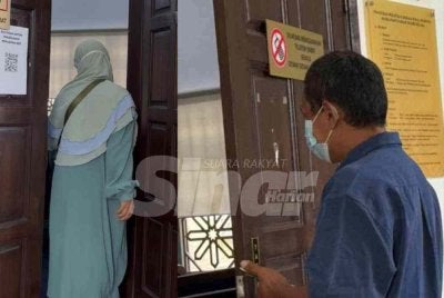 Kedua-dua tertuduh mengaku bersalah terhadap pertuduhan dibacakan ke atas mereka. 