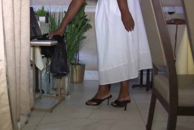Bagi menjaga keselesaan dan kebersihan, peserta disediakan jubah, tuala serta alas tempat duduk untuk digunakan sepanjang pengalaman berkenaan - Foto: Agensi