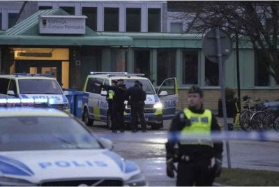 Parlimen Sweden pada Khamis meluluskan penurunan had umur minimum tanggungjawab jenayah kepada 14 tahun - Foto fail Agensi
