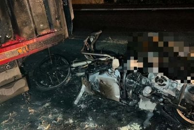 Akibat rempuhan, mangsa disahkan meninggal dunia di tempat kejadian akibat terbakar seluruh badan.