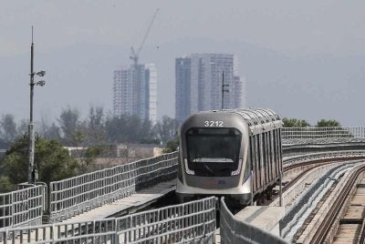Penumpang LRT3 Laluan Shah Alam akan dikenakan tambang mulai esok. Gambar hiasan 