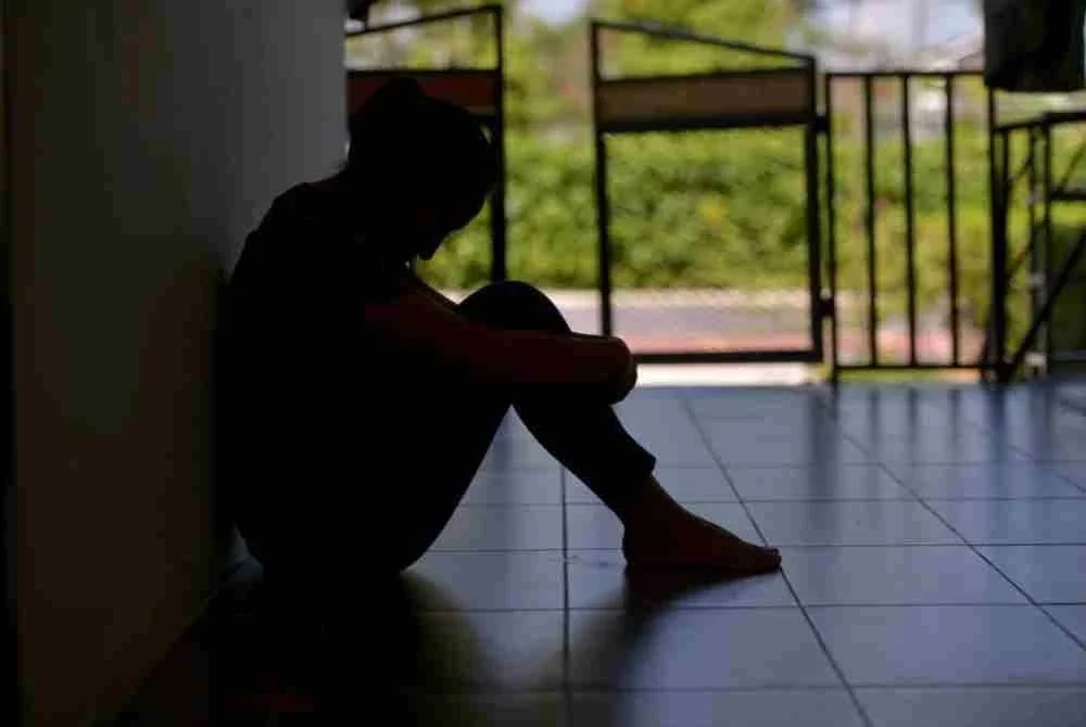 Kemurungan remaja turut dipengaruhi gaya hidup, pergaulan dan penggunaan gajet yang boleh memberi kesan kepada emosi serta kesejahteraan mental mereka.