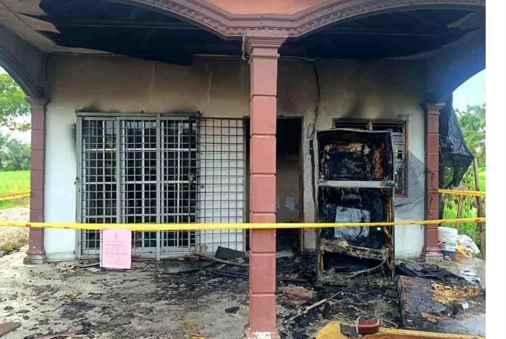 Siasatan awal mendapati, rumah berkenaan mempunyai dua bilik dan dihuni tujuh warga asing. Foto JBPM Perak