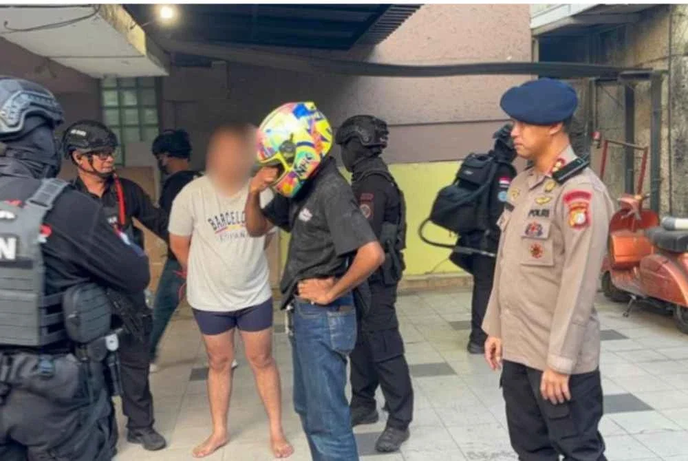 BNN ketika melakukan operasi di lokasi kediaman 'Bos Gendut'. - Foto tular Detikcom