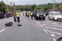 Kemalangan membabitkan motosikal dan kereta di Kampung Charok Kelian. Foto tular