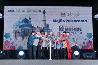 BAGAN DATUK, 15 Ogos --
Turut hadir Pengerusi Jawatankuasa Pembangunan Luar Bandar, Perladangan, Pertanian dan Industri Makanan negeri Datuk Mohd Zolkafly Harun (empat, kanan), Ketua Setiausaha Kementerian Pelancongan, Seni dan Budaya (MOTAC) Datuk Shaharuddin Abu Sohot (empat, kiri) dan Ketua Pengarah Pusat Pelancongan Islam Mohammad Faisal Abu Suaib (tiga, kiri).
--fotoBERNAMA (2026) HAK CIPTA TERPELIHARA