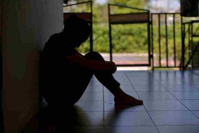 Kemurungan remaja turut dipengaruhi gaya hidup, pergaulan dan penggunaan gajet yang boleh memberi kesan kepada emosi serta kesejahteraan mental mereka.