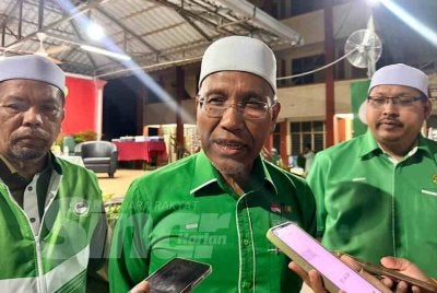 Idris ketika bercakap kepada pemberita di Tumpat.
