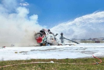 Sebuah helikopter terbakar ketika berlepas bagi tujuan pengujian enjin selepas menjalani kerja pembaikan di Lapangan Terbang Subang.