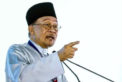 Anwar ketika menyampaikan ucapan pada majlis perasmian Kongres Nasional PKR 2026 di MITC Ayer Keroh pada Sabtu. Foto Bernama