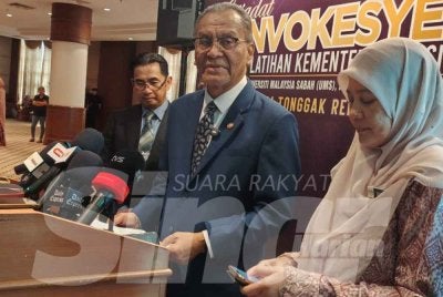 Dr Dzulkefly ketika ditemui pemberita dalam sidang akhbar di UMS, Kota Kinabalu.