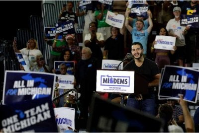 El-Sayed berucap pada perhimpunan kempen pilihan raya umum Parti Demokrat Michigan di Detroit.