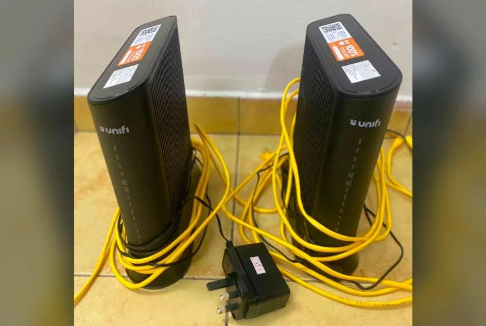 Dua unit router yang dirampas dalam serbuan berkenaan. FOTO: Polis 