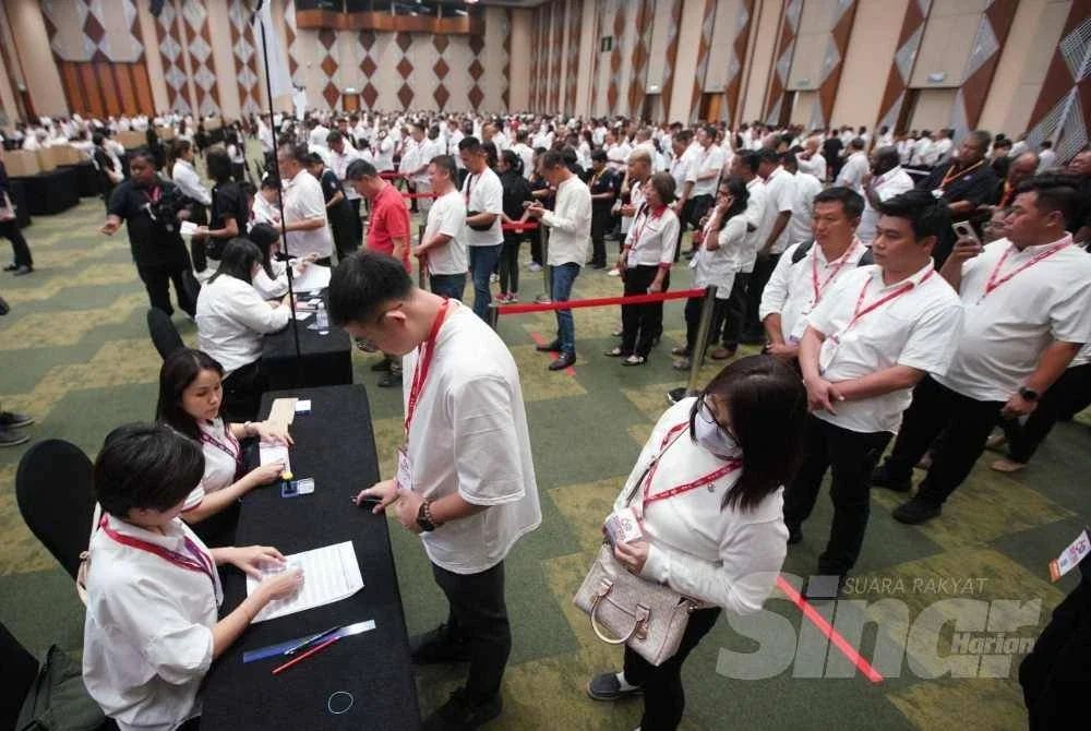 Undi DAP memilih kekal atau keluar kerajaan bermula Undi DAP memilih kekal atau keluar kerajaan bermula