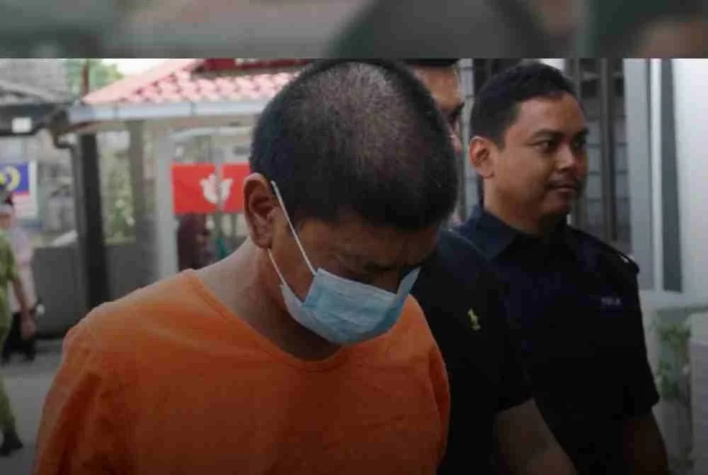 Seorang bekas anggota polis didenda RM4,500 oleh Mahkamah Majistret di sini hari ini, selepas mengaku bersalah atas pertuduhan mengugut untuk membunuh isterinya.