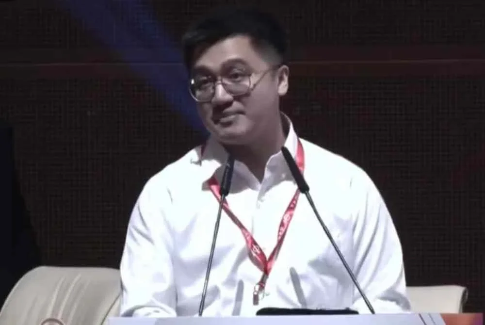 Tian Ren ketika membahaskan usul pada Persidangan DAP Kebangsaan 2026 di Pusat Konvensyen Antarabangsa Putrajaya (PICC) pada Ahad.