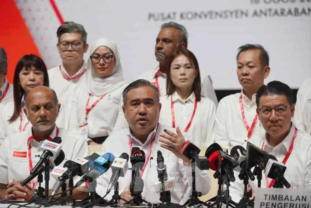 Sidang media oleh Setiausaha Agung DAP, Anthony Loke selepas selesai Persidangan Kebangsaan DAP 2026 di Pusat Konvensyen Antarabangsa Putrajaya (PICC) pada Ahad. Foto SINAR HARIAN-ROSLI TALIB 