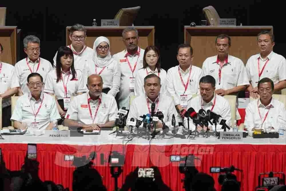 Sidang media oleh Setiausaha Agung DAP, Anthony Loke selepas selesai Persidangan Kebangsaan DAP 2026 di Pusat Konvensyen Antarabangsa Putrajaya (PICC) pada Ahad. Foto SINAR HARIAN-ROSLI TALIB 