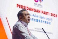 Anthony membentangkan usul pada Persidangan Kebangsaan DAP 2026 di Pusat Konvensyen Antarabangsa Putrajaya (PICC) pada Ahad. Foto Bernama