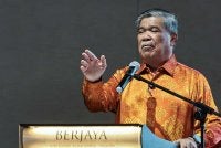 Mohamad berucap pada majlis pelancaran buku terbitan beliau bersama Ennie Zuhasniza Jamaludin berjudul Mustadhafin vs Mustakbirin di sini pada Ahad.