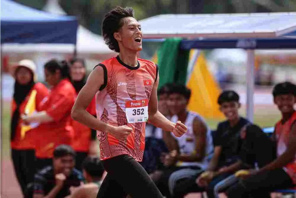 Atlet Kelantan, Dzul Darwisy Adam Khairul Aswari beraksi dalam acara lompat tinggi lelaki akhir pada SUKMA 2026 Kompleks Sukan UPM, pada Isnin. Foto Bernama