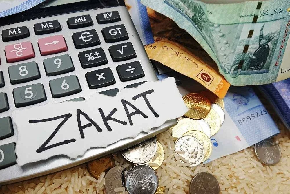 LEBIH baik (afdal) untuk melaksanakan zakat kepada pusat kutipan zakat di negeri tempat seseorang itu bekerja.