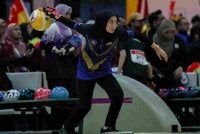 Atlet Tenpin Boling Perlis, Nurul Aisyah Salleh ketika beraksi pada acara perseorangan wanita akhir pada SUKMA Selangor 2026 di Sunway Megalanes, pada Isnin. Foto Bernama