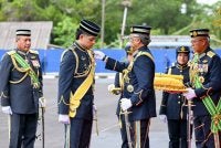 Sultan Pahang Al-Sultan Abdullah Ri'ayatuddin Al-Mustafa Billah Shah berkenan mengurniakan Sayap Penerbangan Tentera Udara Diraja Malaysia (TUDM) kepada paduka anakanda Tengku Mahkota Pahang Tengku Hassanal Ibrahim Alam Shah Al-Sultan Abdullah Ri'ayatuddin Al-Mustafa Billah Shah bersama 39 graduan Angkatan Tentera Malaysia (ATM) sempena Istiadat Perbarisan Pengurniaan Sayap Penerbangan di Kolej Tentera Udara pada Sabtu.